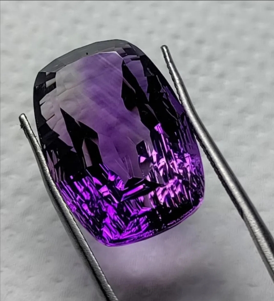 حجر أمتيست جمشت برازيلي طبيعي