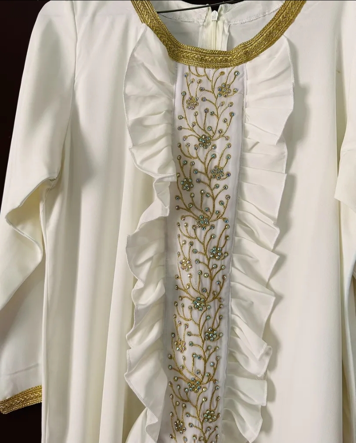 فستان ابيض مقاس مديم