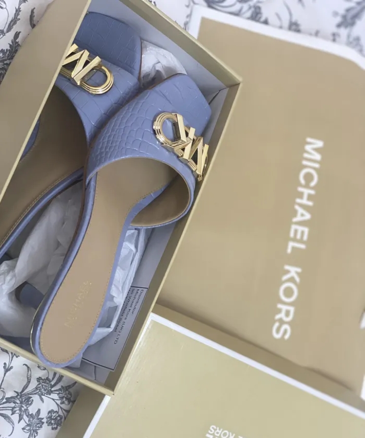 نعال من مايكل كورس اصليه