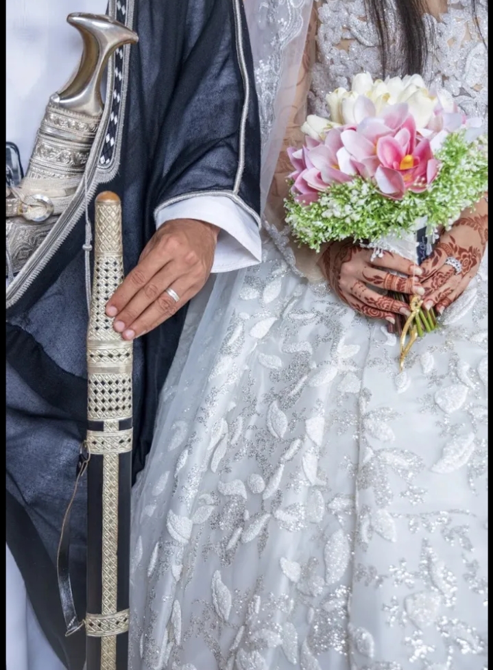 فستان زفاف للايجار أو البيع.