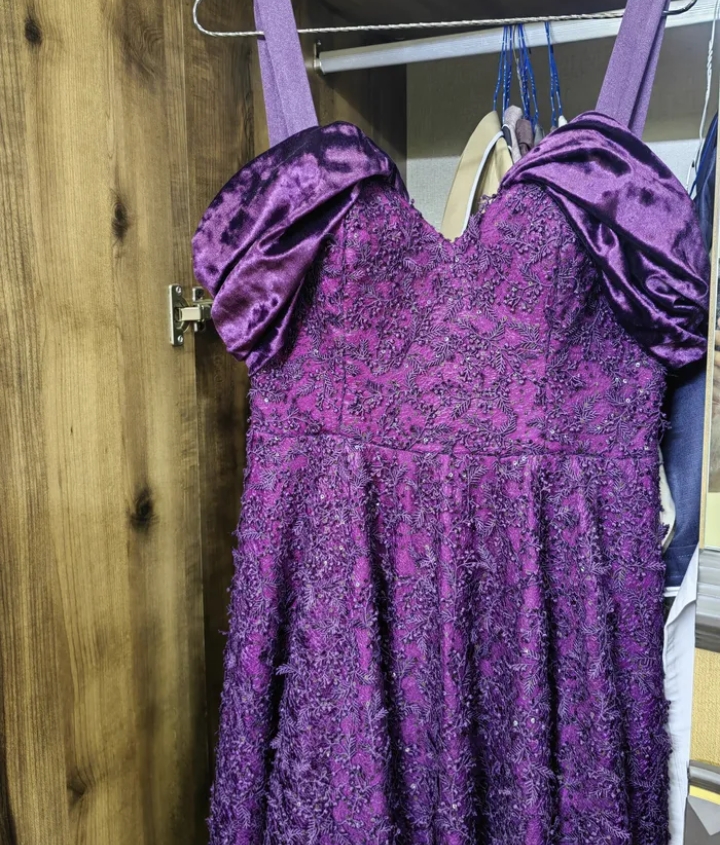 فستان راقي لسهرة او ملكة