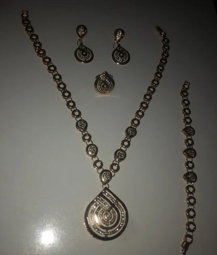 اكسسوارات 4 قطع