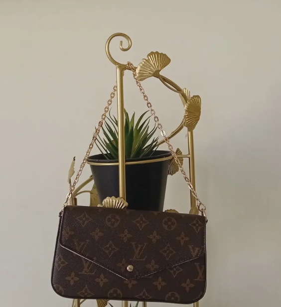 شنطه نسائية ماركة LOUIS VUITTON