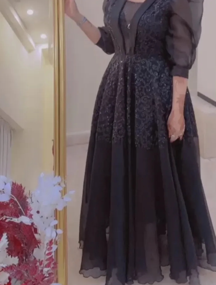 فستان سهرة اسود ملكي