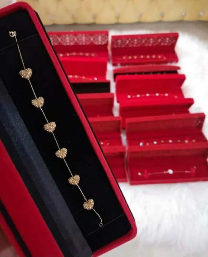اساور ذهب عيار 18