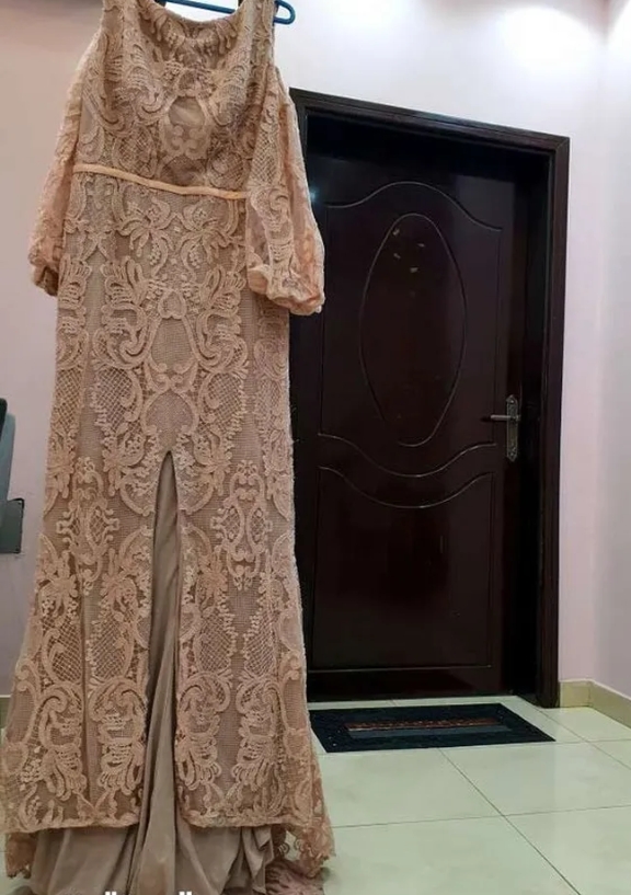 فستان حفلات جديد للبيع