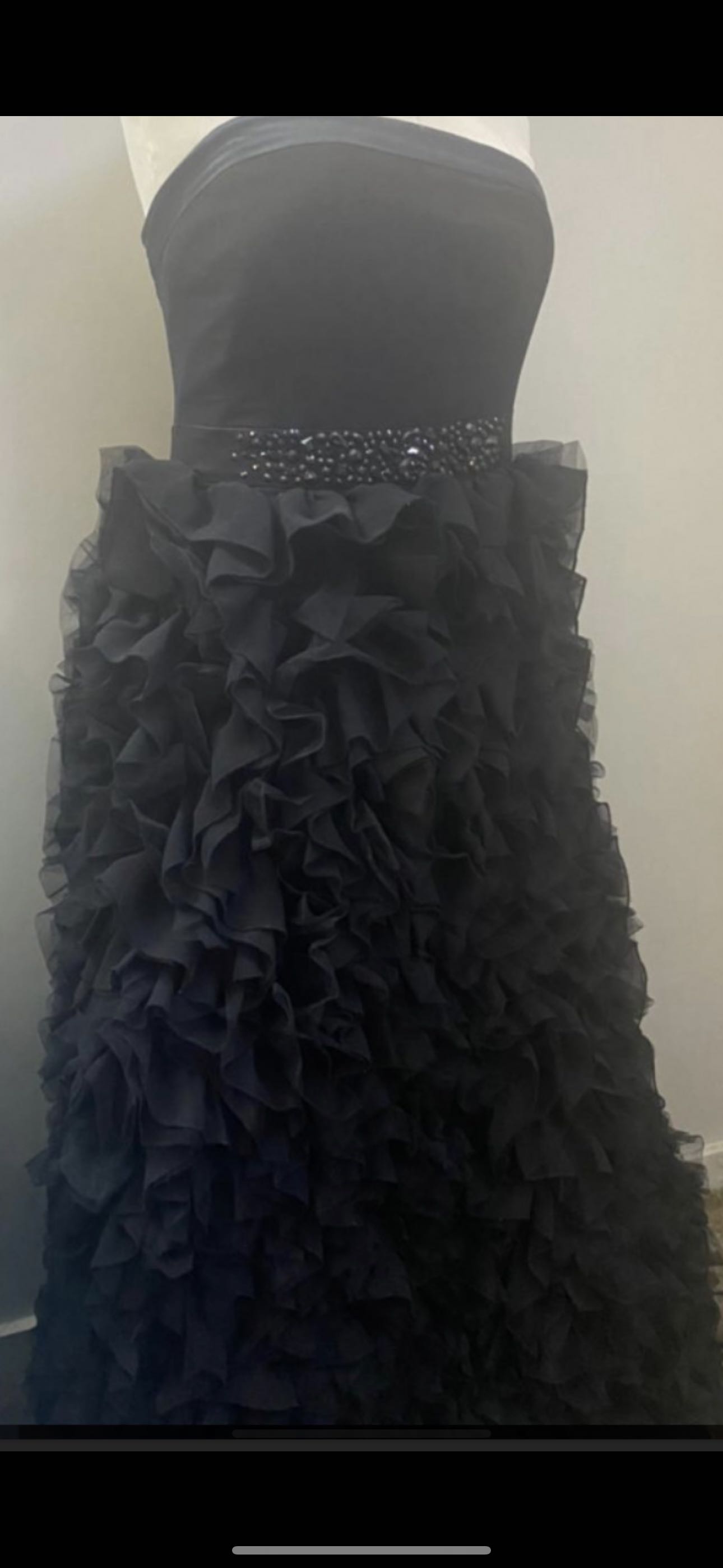 فستان من براند دبنهامز