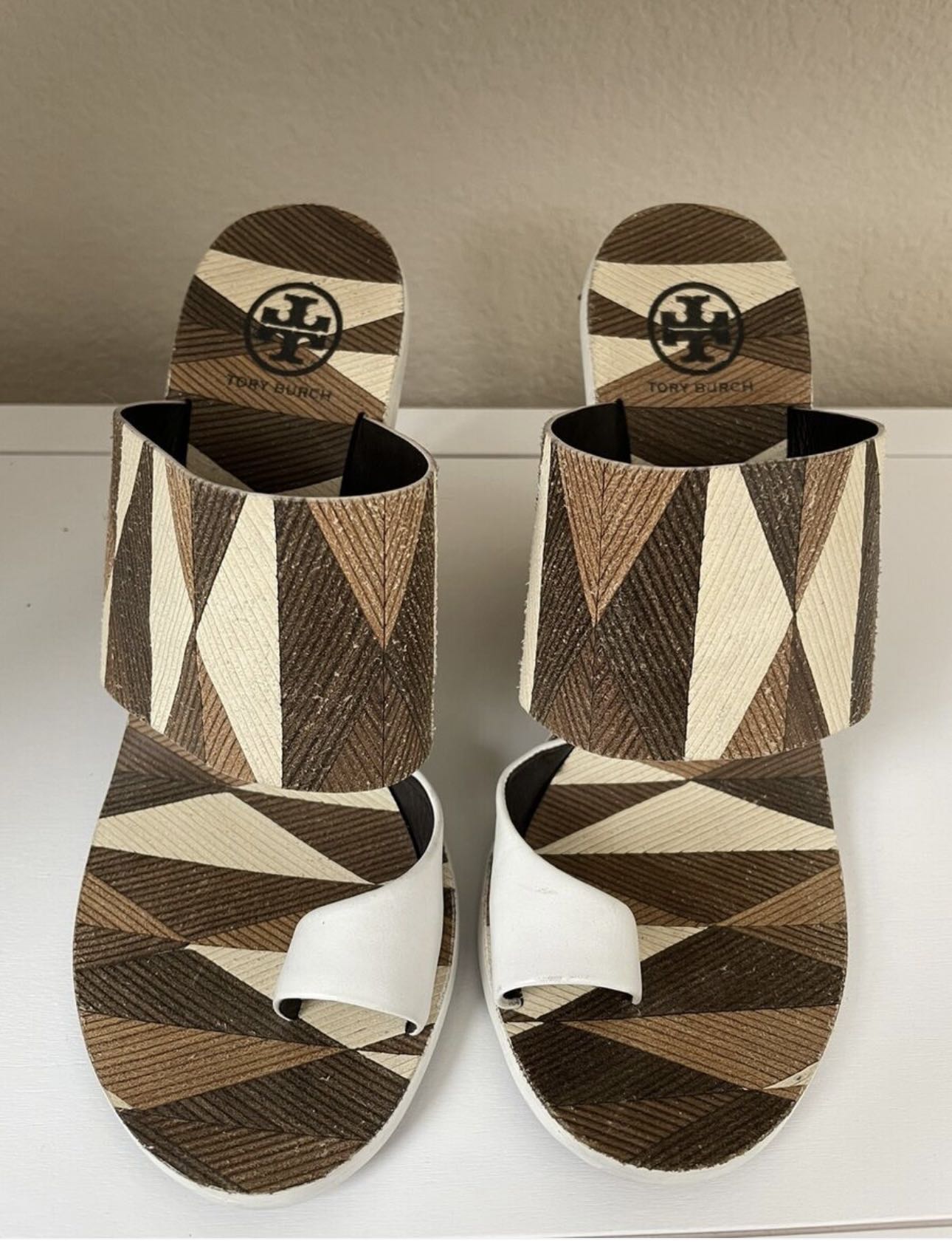 حذاء توري بورش جديد