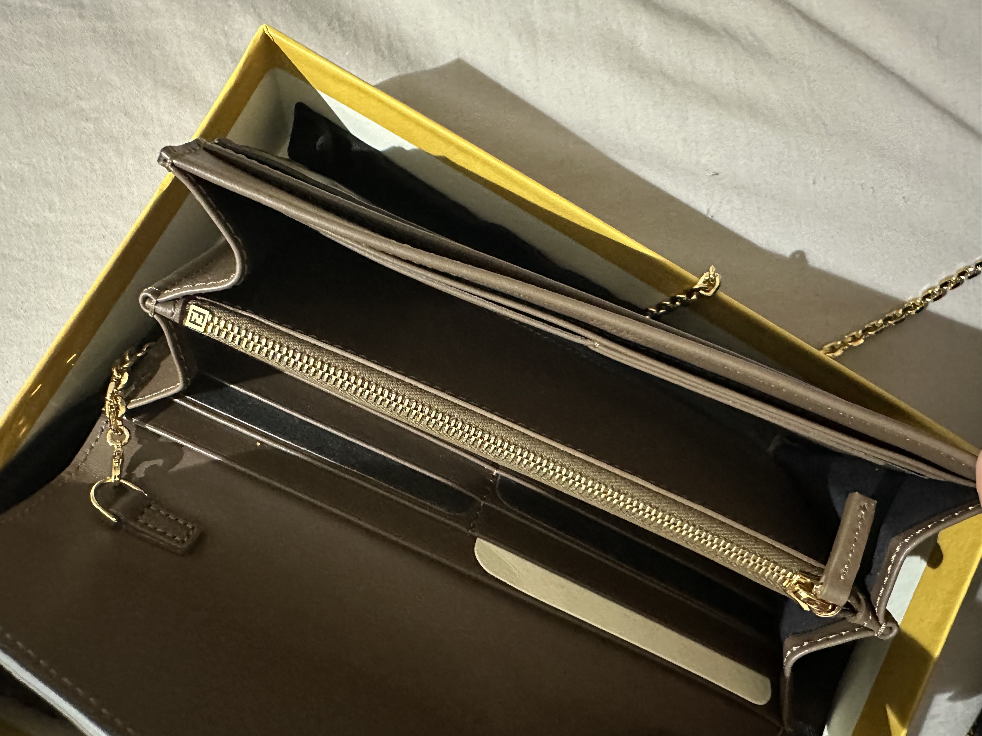 شنطه فندي الاصليه سنه الشرا