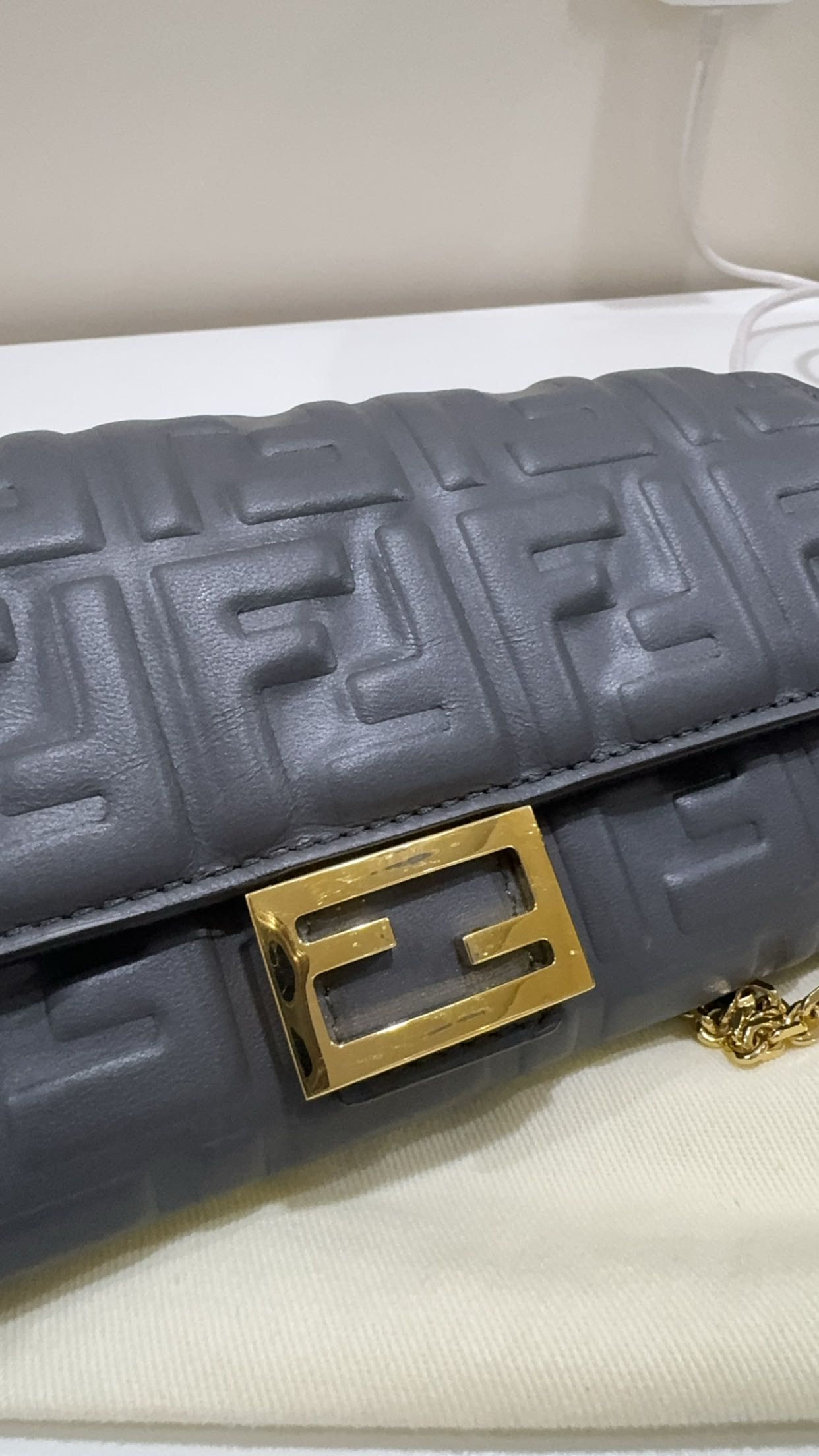 شنطة كروس ماركة فندي