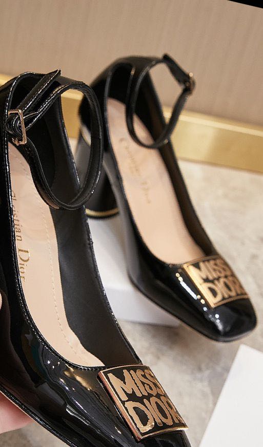 كعب ديور مقاس ٣٩