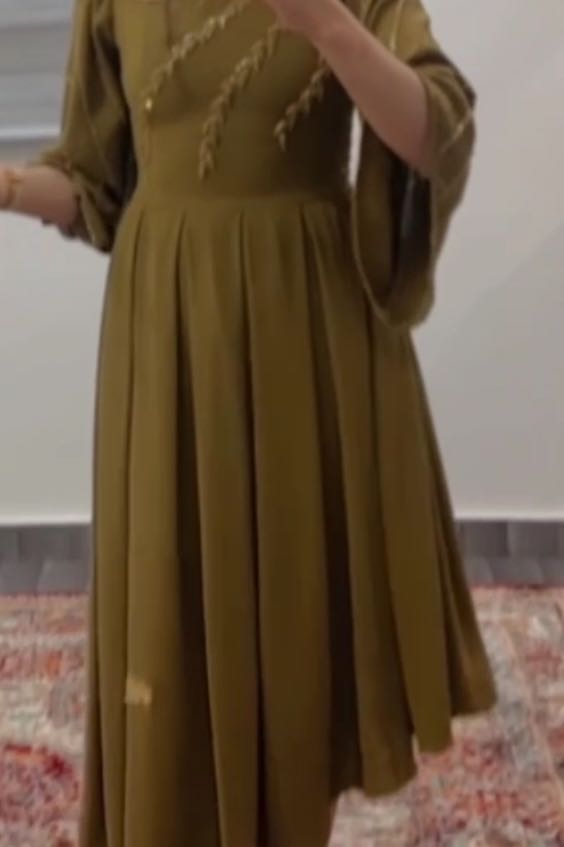 للبيع فستان من المصممه نوره