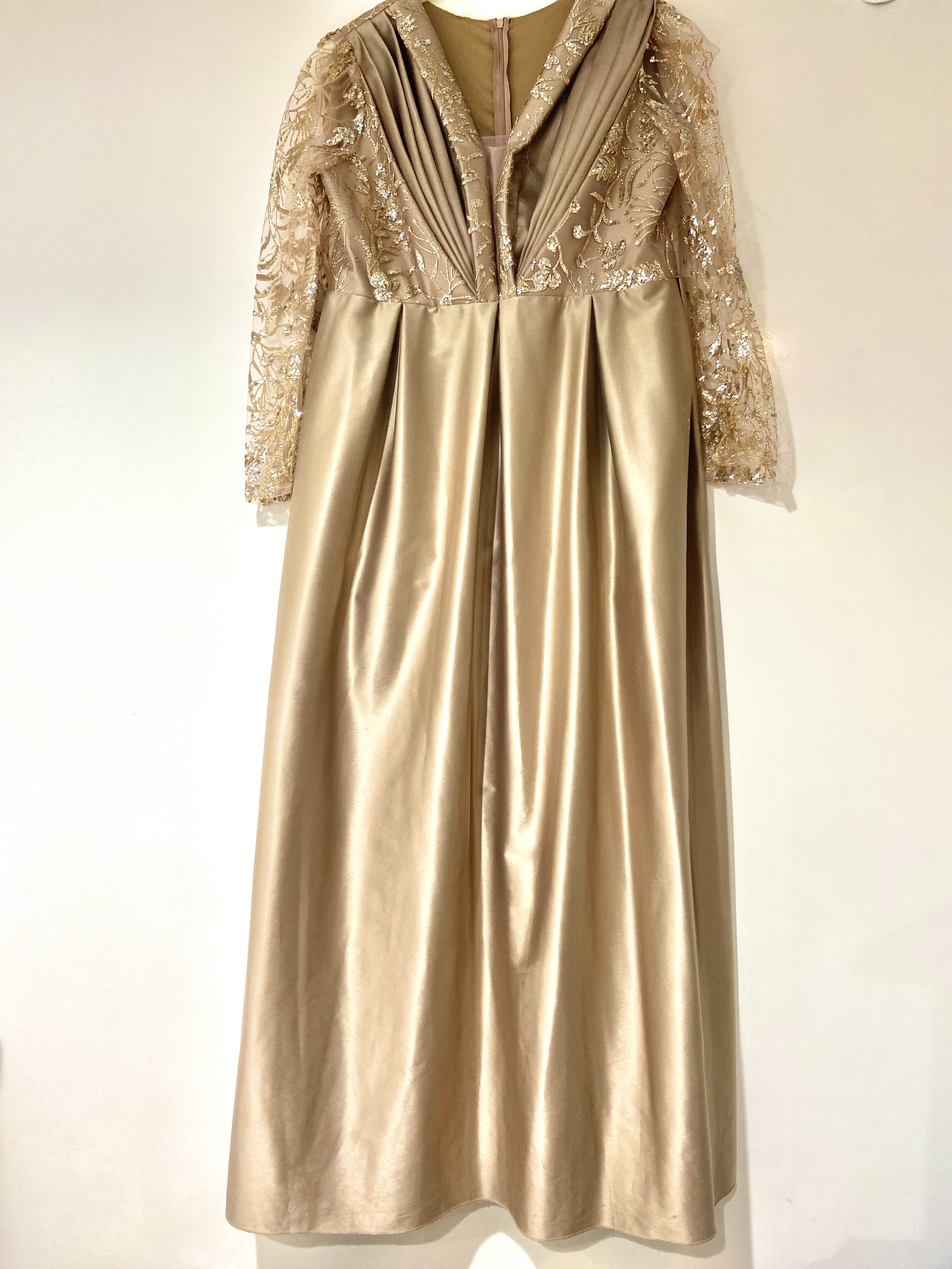 فستان للبيع جميل في اللبس