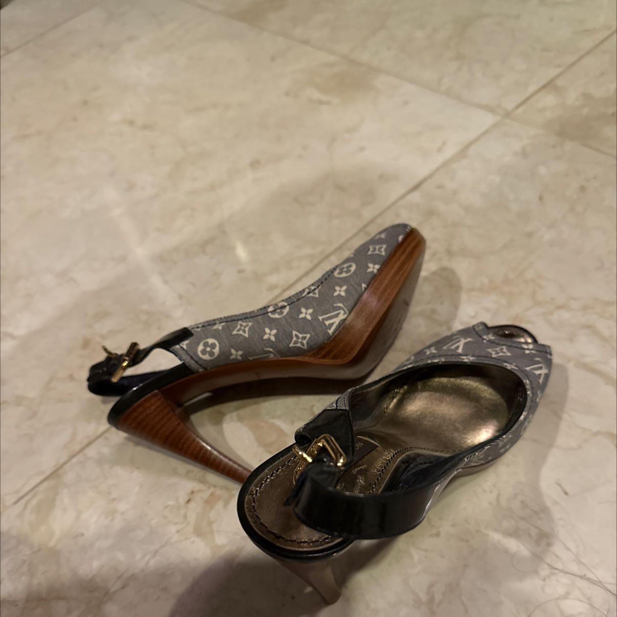 كعب LV