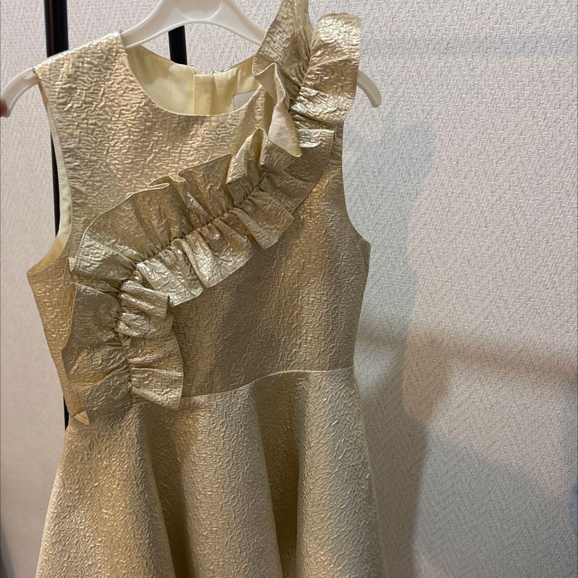 فستان بناتي لون ذهبي