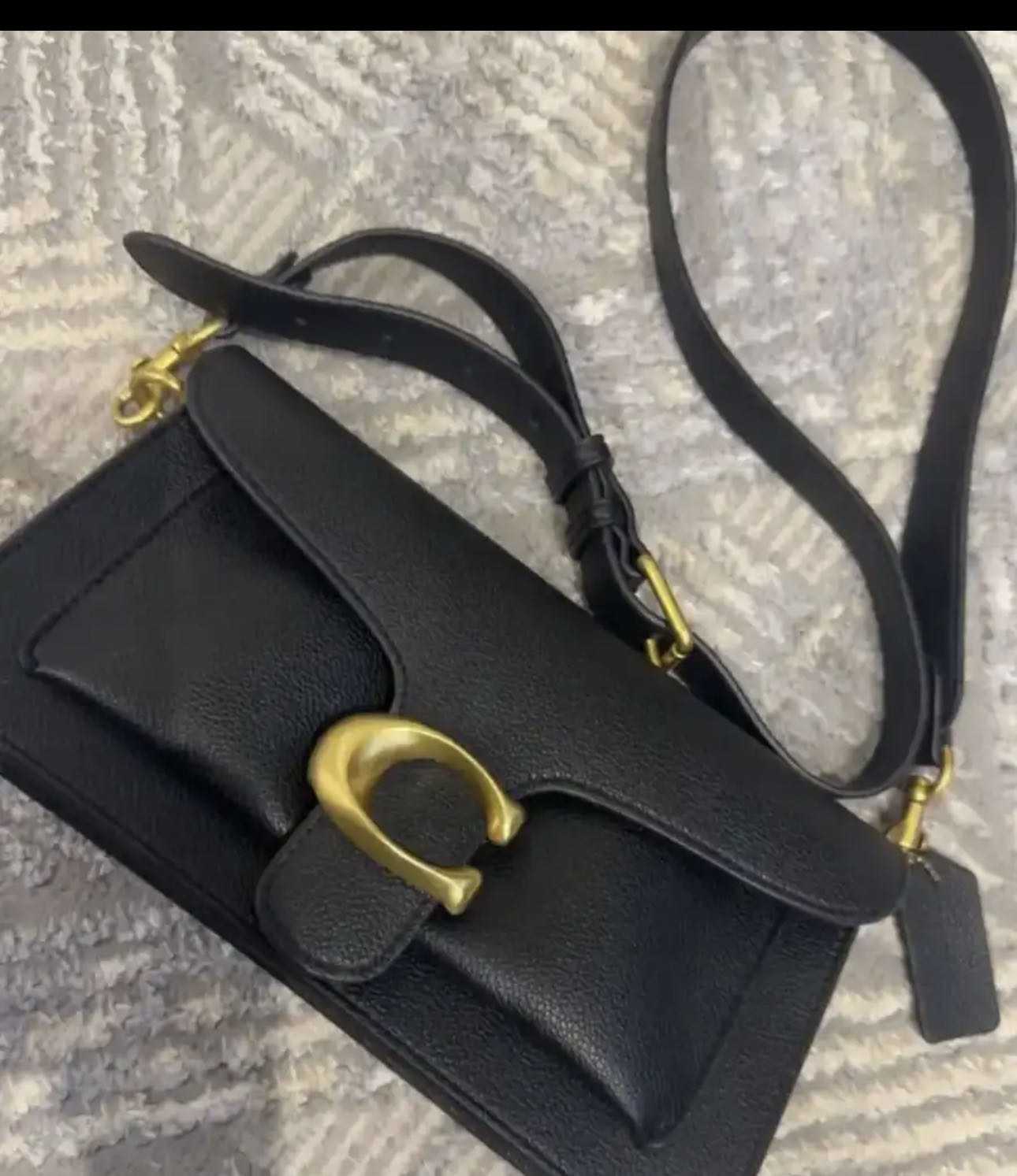 كعب ديور وشنطة كوتش