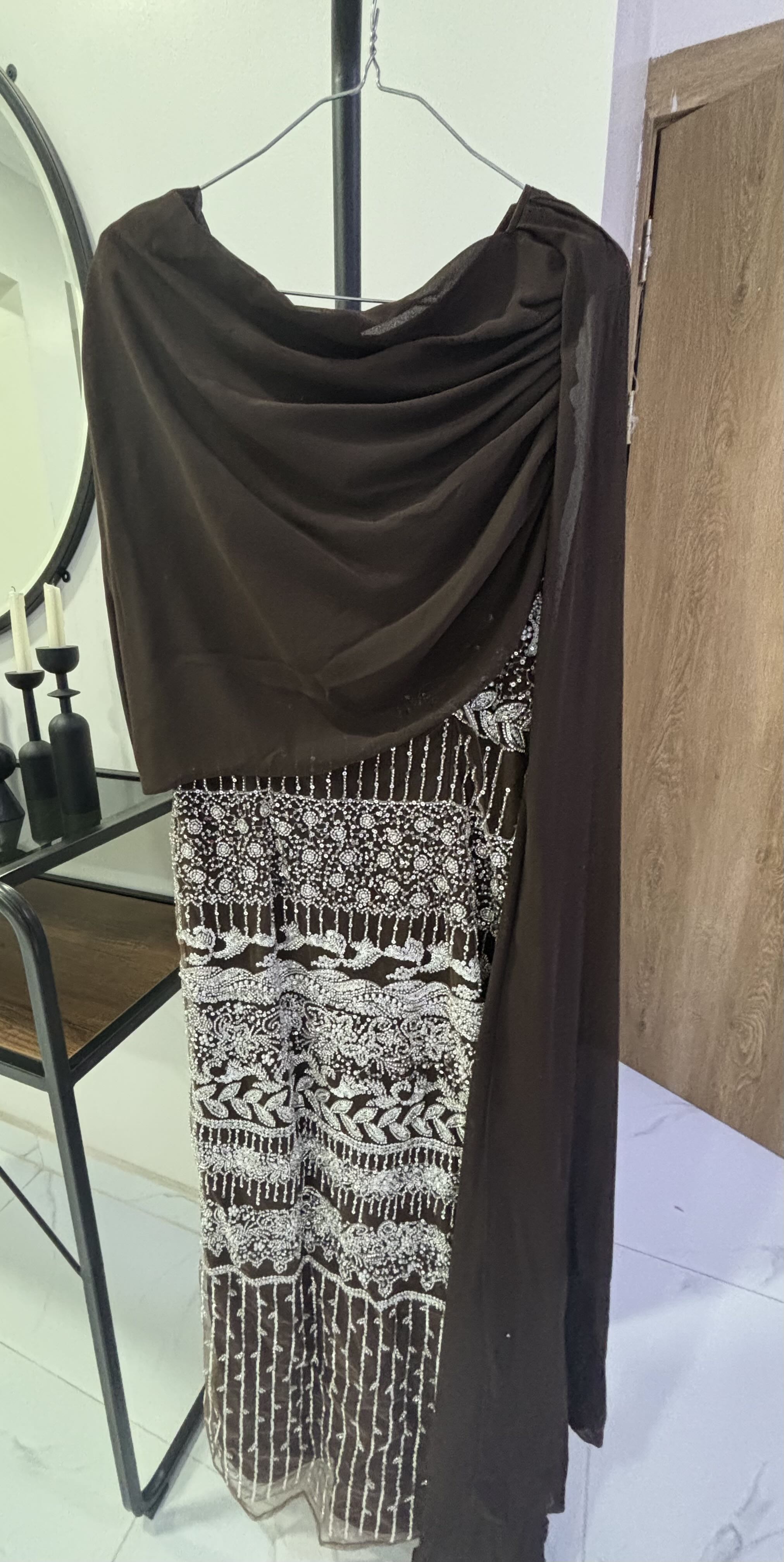 فستان استخدام نظيف