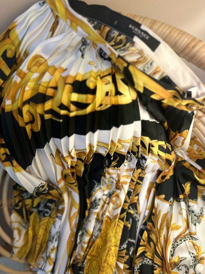 تنورة فيرزاتشي راقية جداً