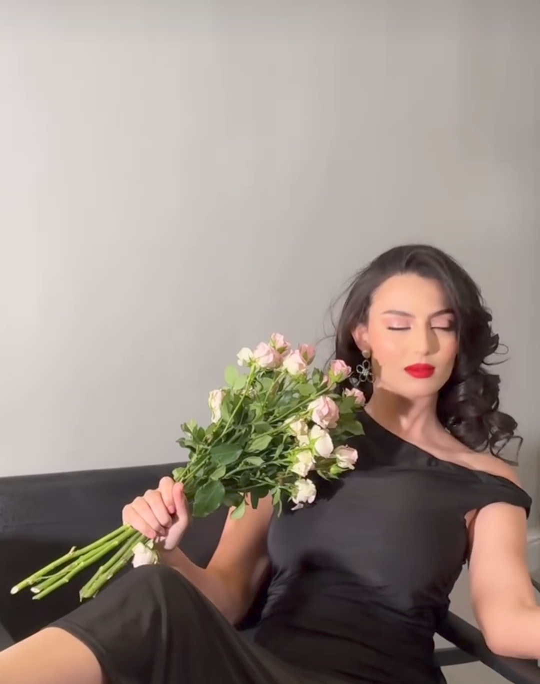 ميكب ناعم وأنيق يليق فيچ