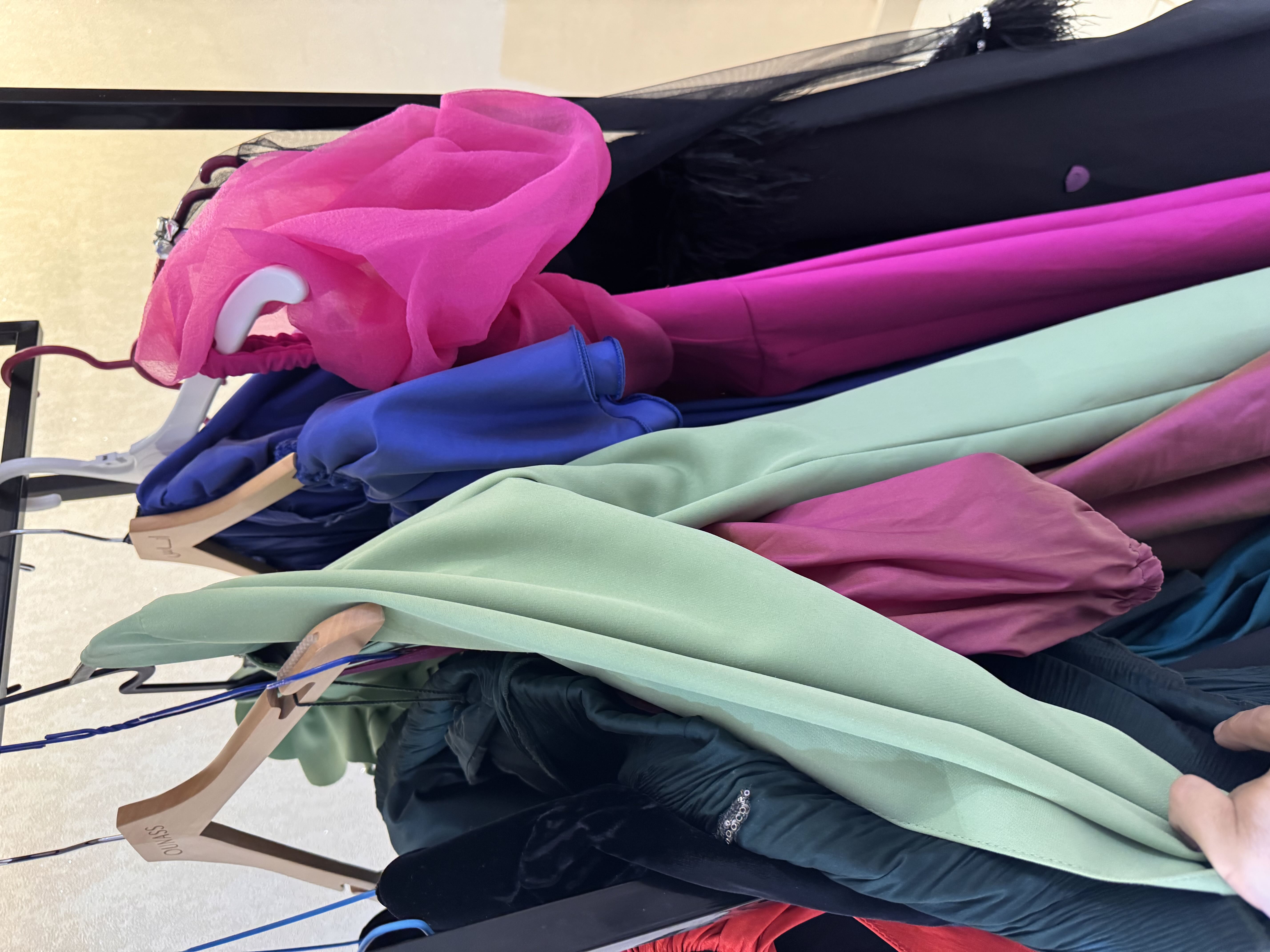 مجموعة من فساتين السهرة