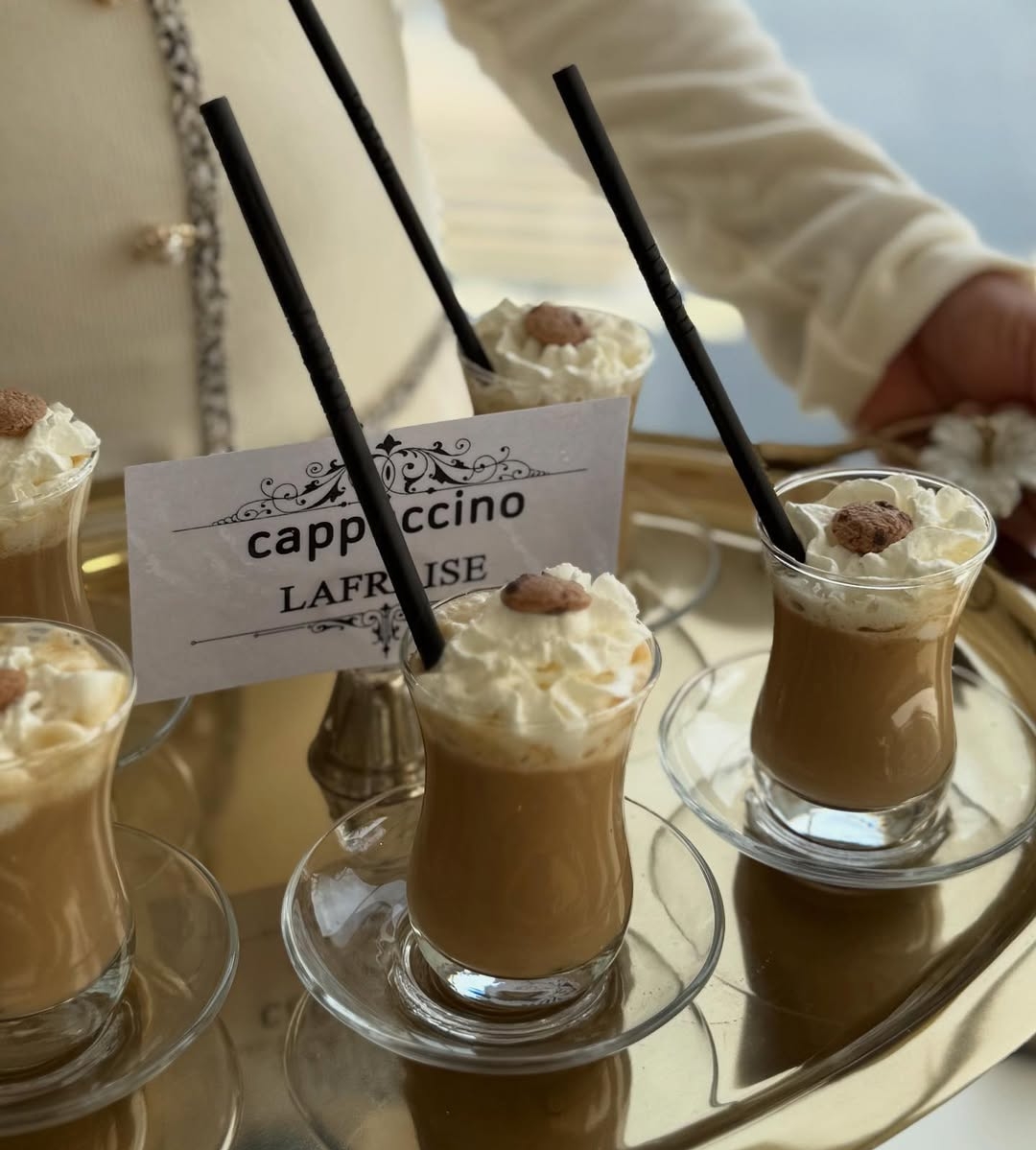 عطري يومچ بريحة القهوة ☕️