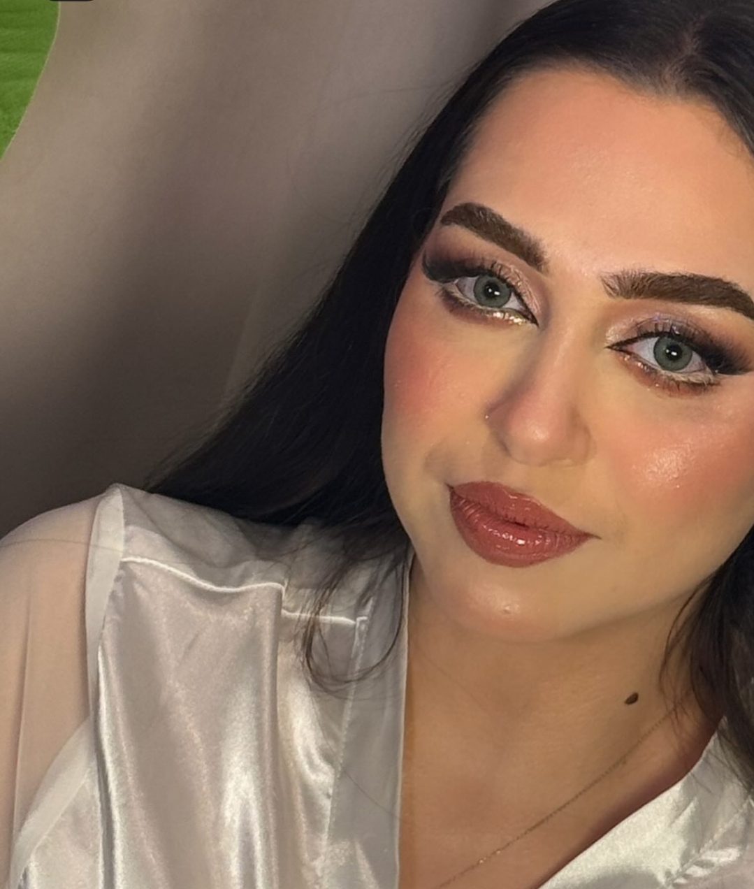 💋 لمساتي تعطيج طلة فخمة.