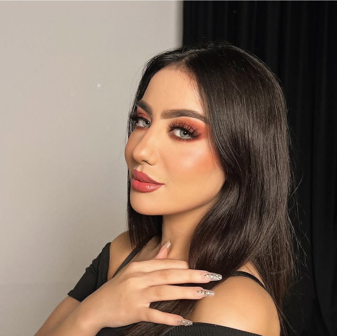 الميكب ناعم بس يلفت 😍