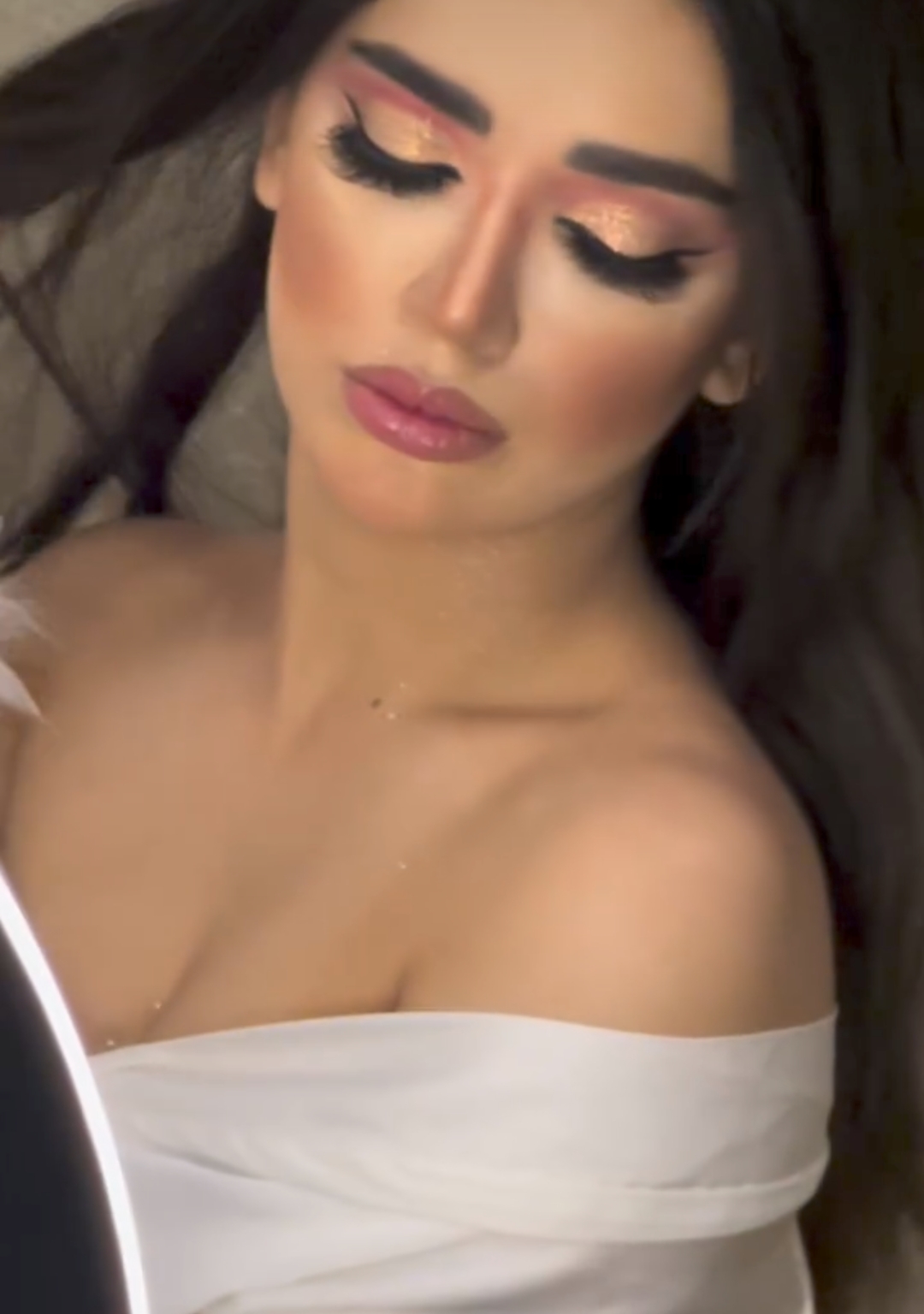 "نبرز ملامحك بطريقة طبيعية ✨"