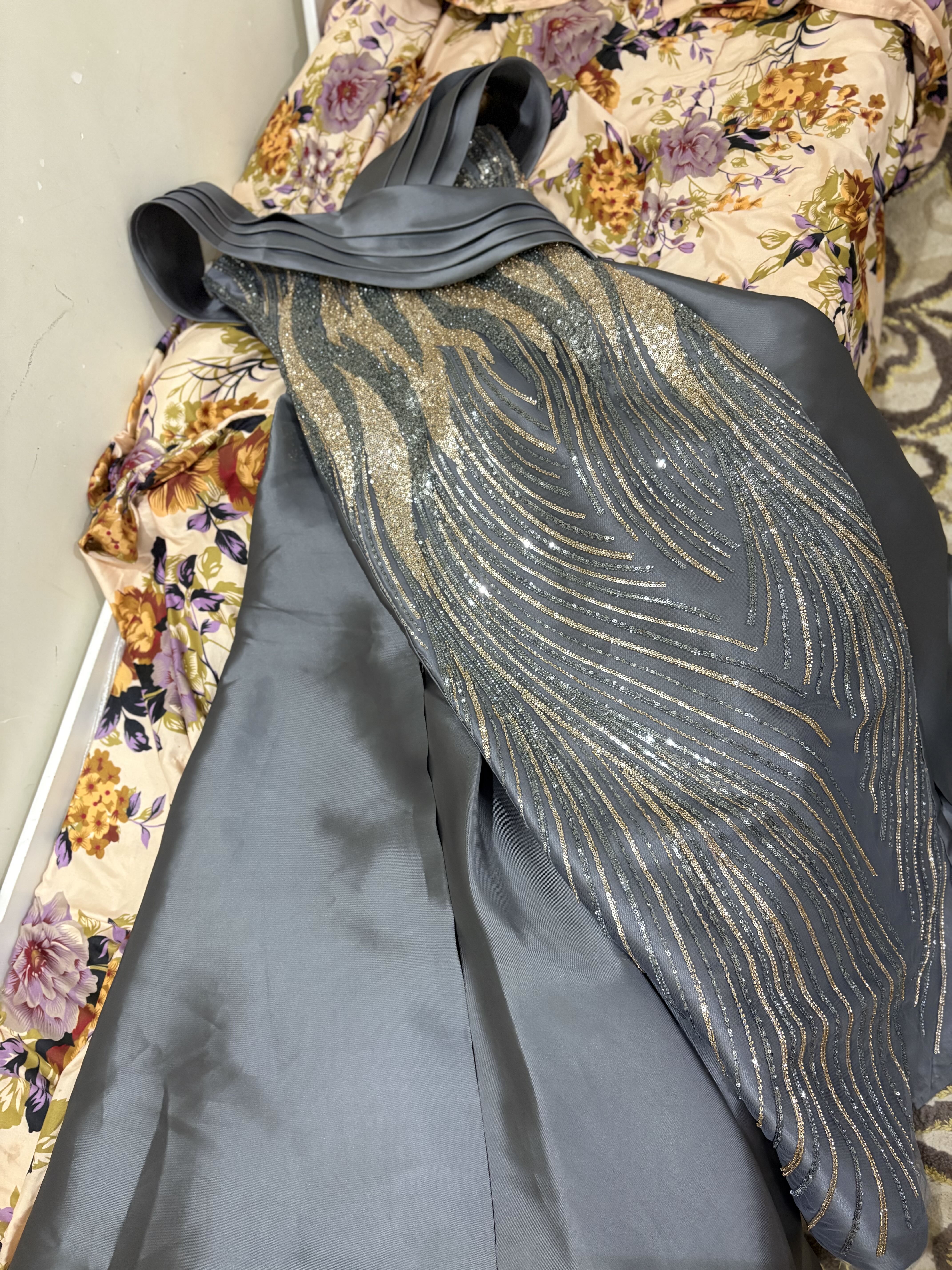 فستان للبيع جديد