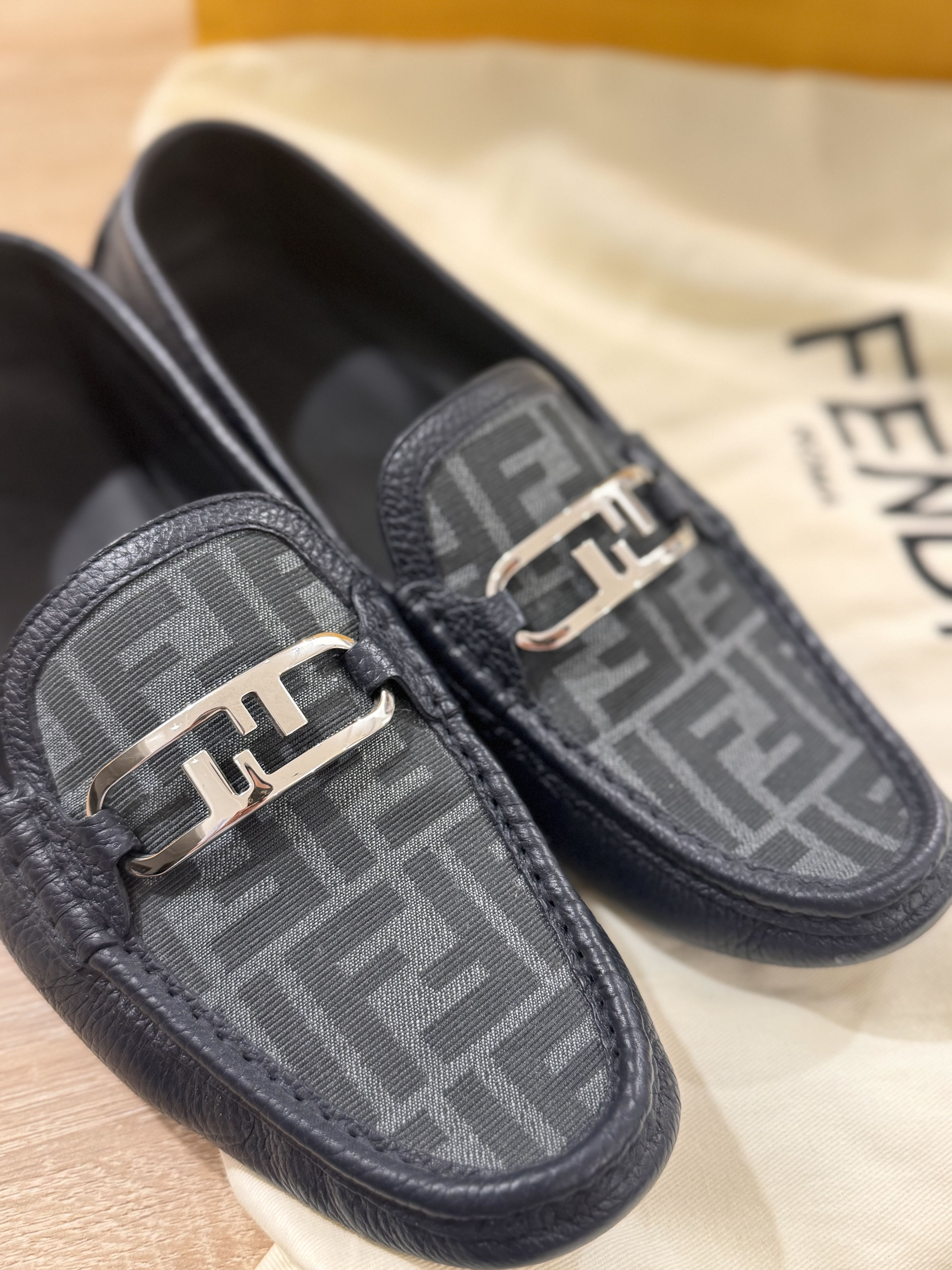 حذاء فندي رجالي