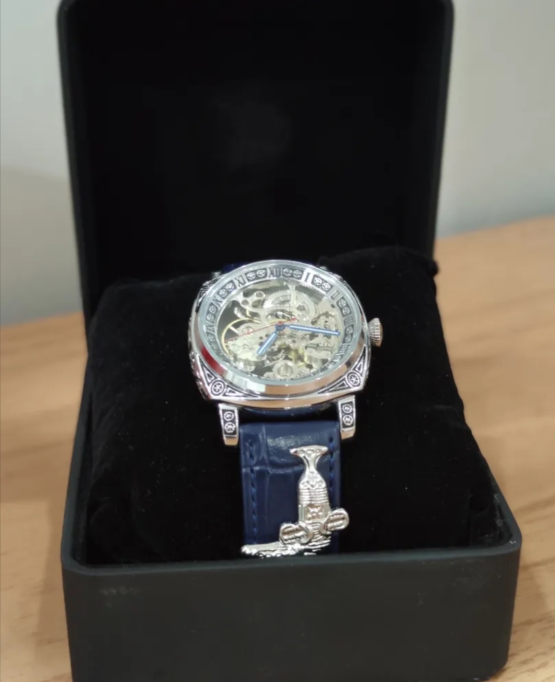 ساعة نور مجان