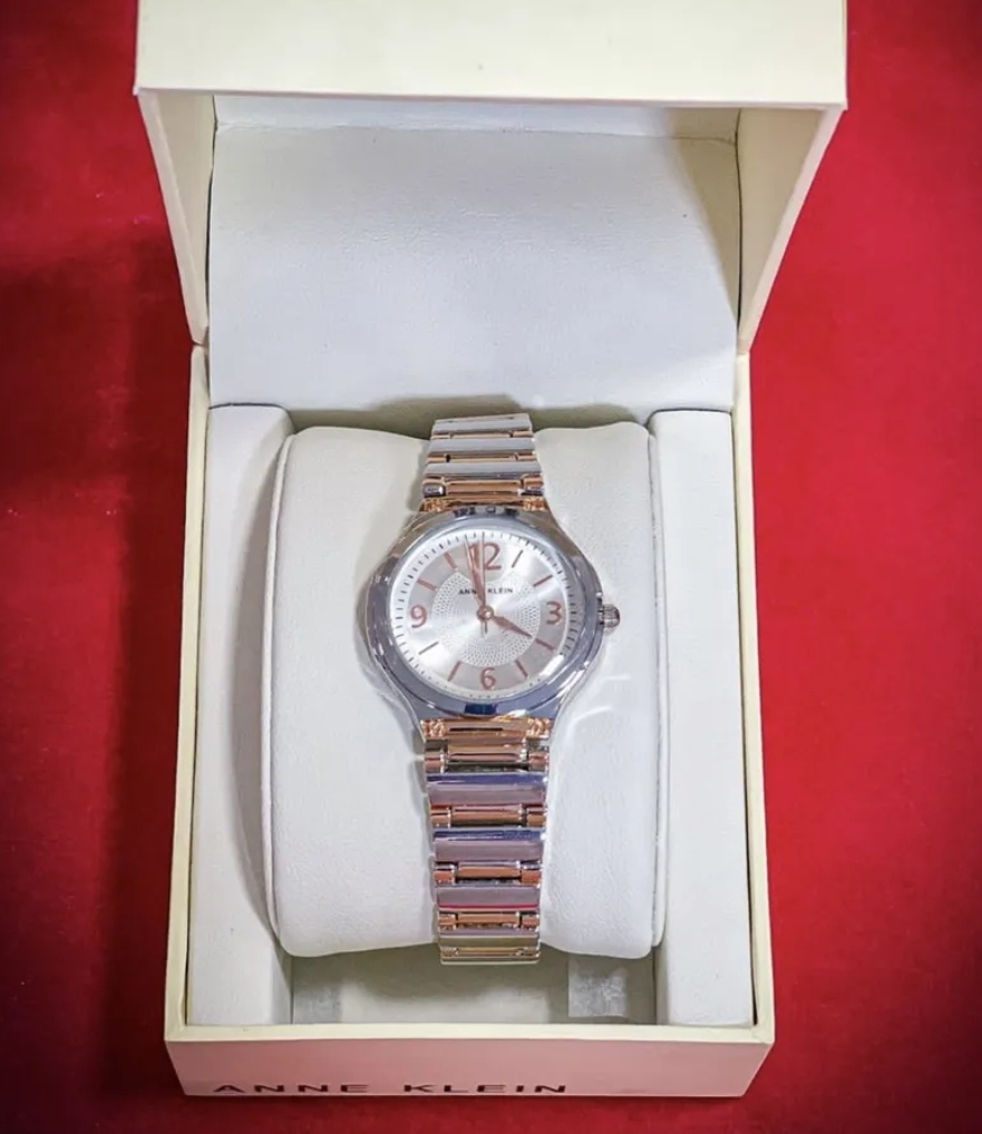 ساعة anne klein نسائية جديده