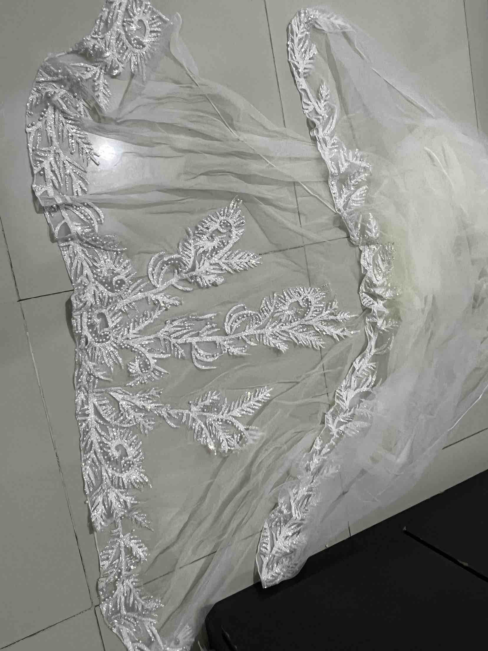 طوق وطرحة جديده ماتلبست ولامره