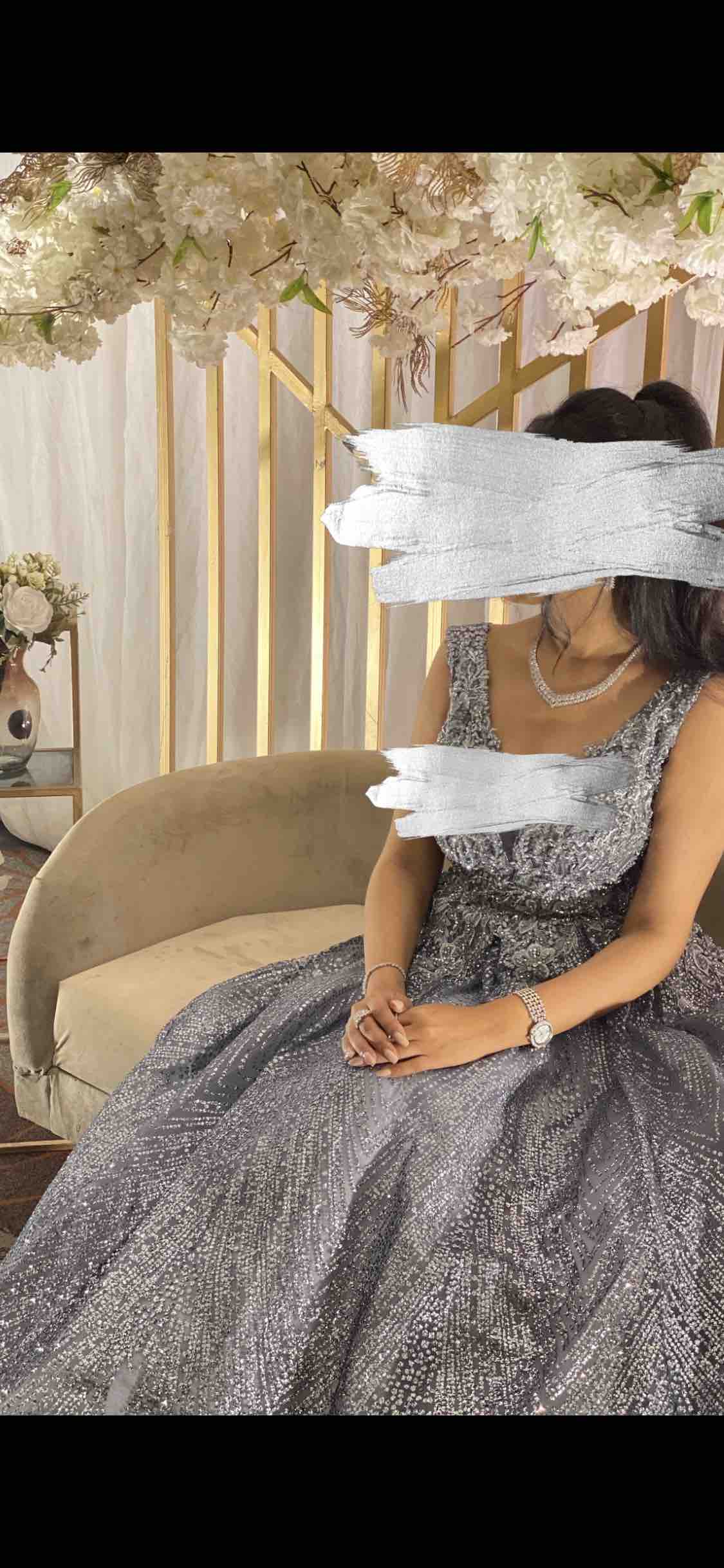 فستان رمادي رصاصي لامع