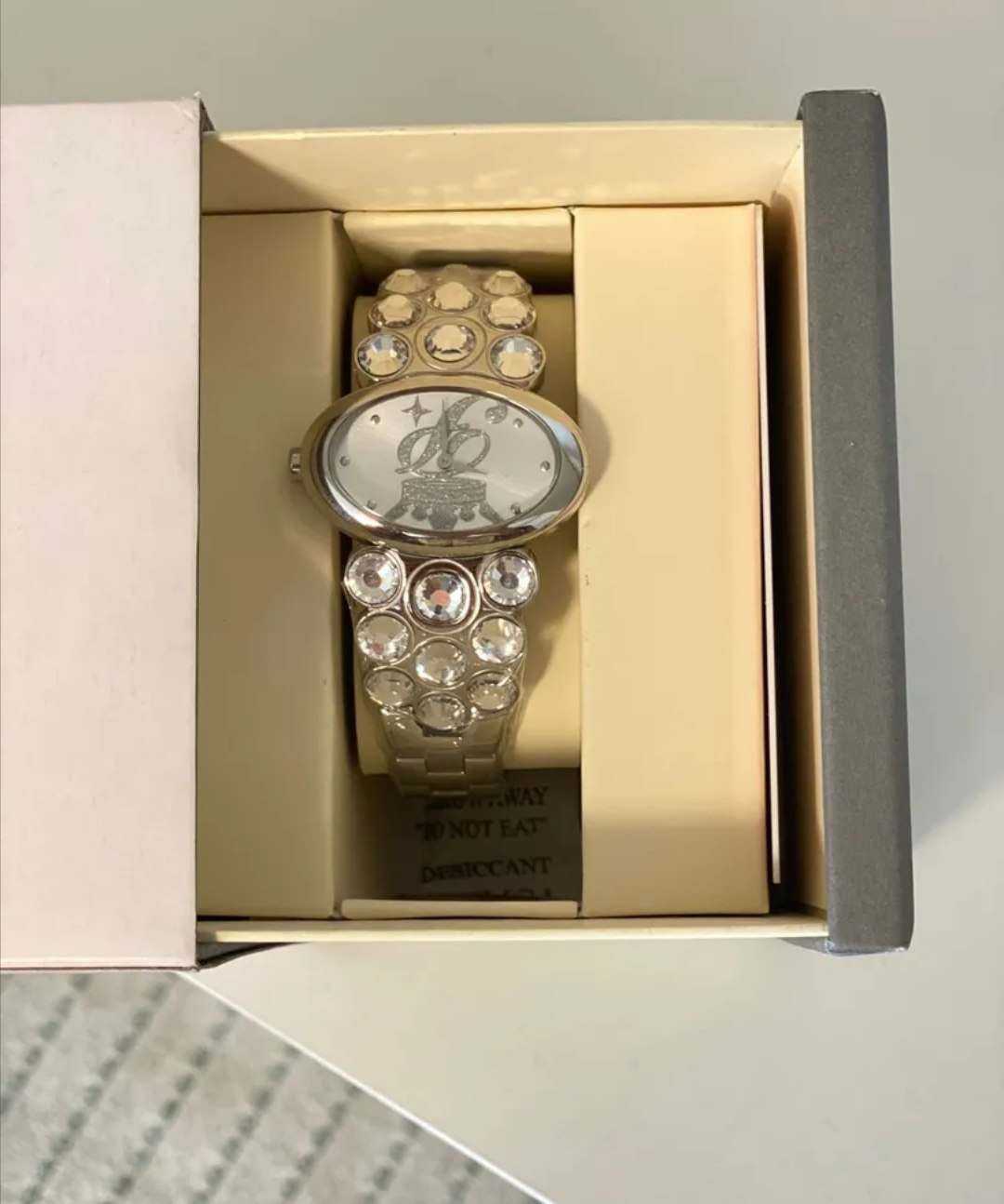 لا تفوت الفرصة عرض ساعة