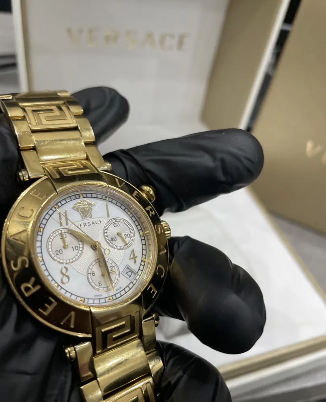 مطلية بالذهبVersace watch for women