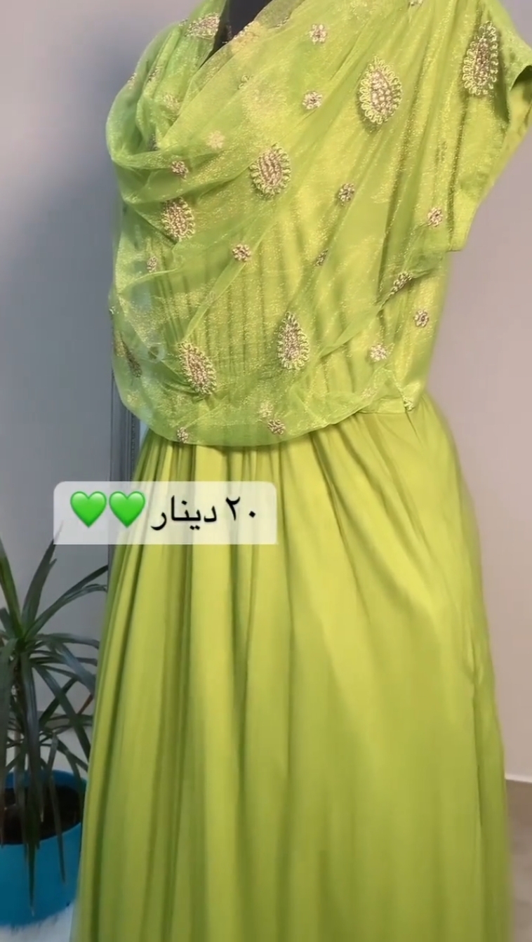 فستان اخضر