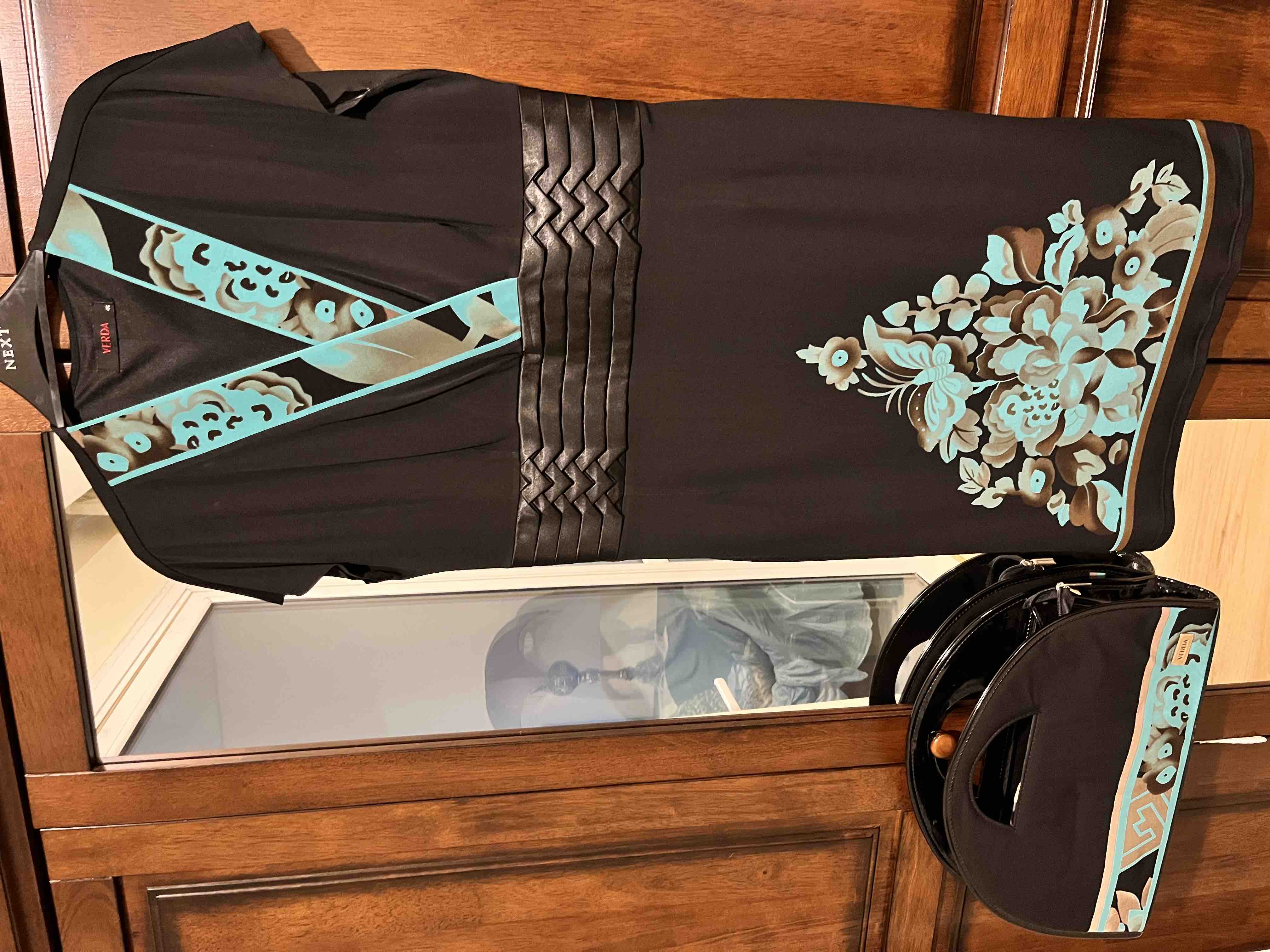 فستان عشاء مميز مع شنطة