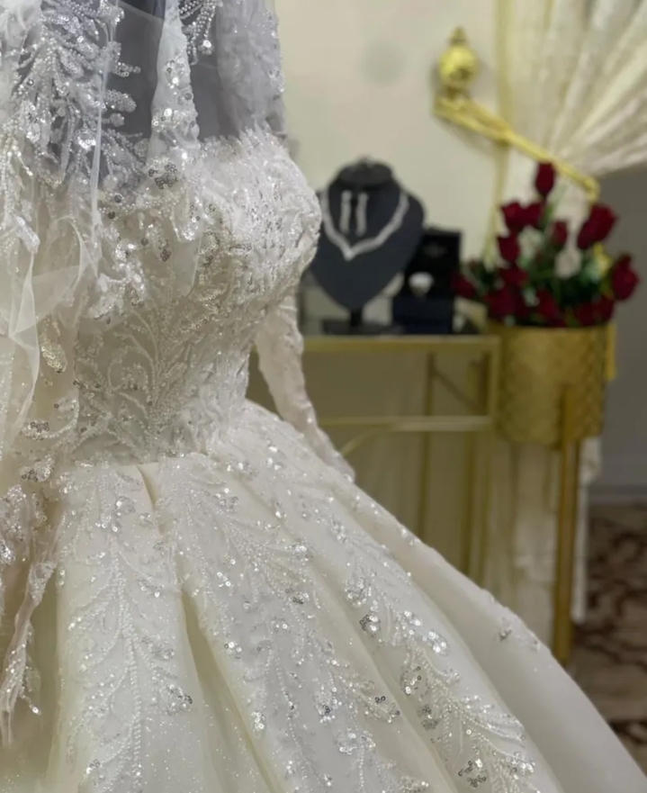 فستان عروس راقي للبيع