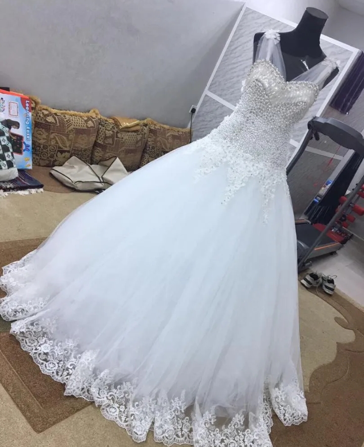 فستان عروس ابيض