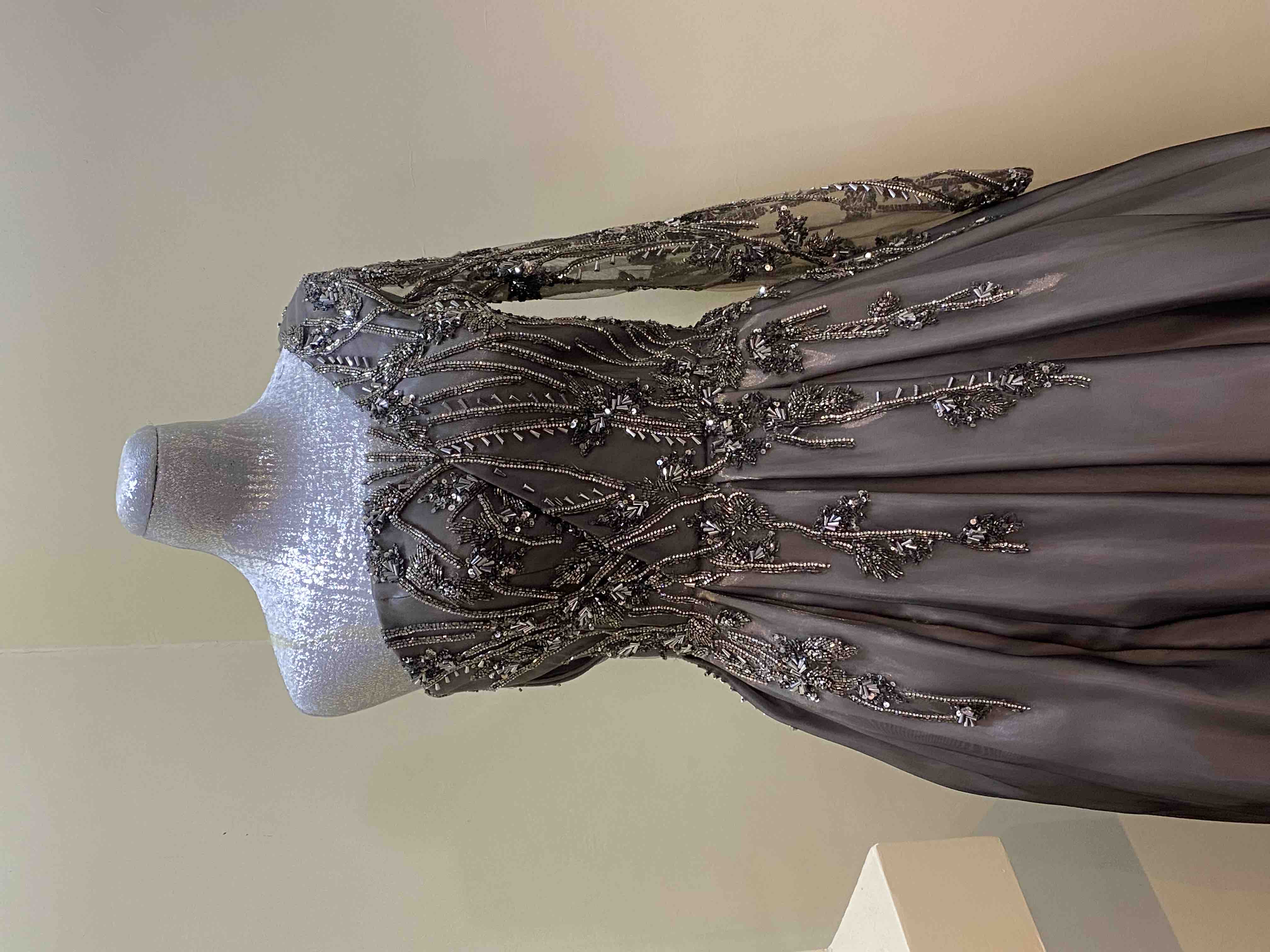 فستان سهرة للبيع شك رمادي