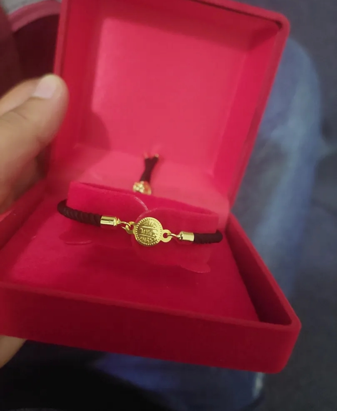 gold braclet