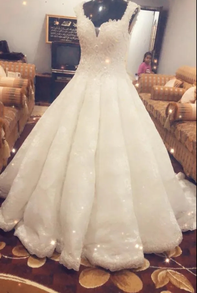 فستان أعراس ممتاز جدا للبيع