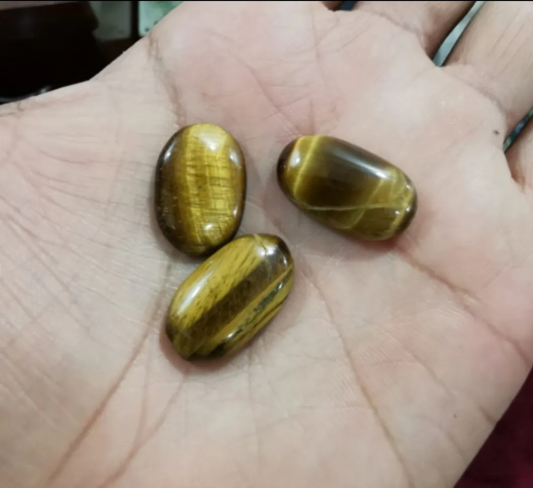 حجر عين النمر/ tiger eye