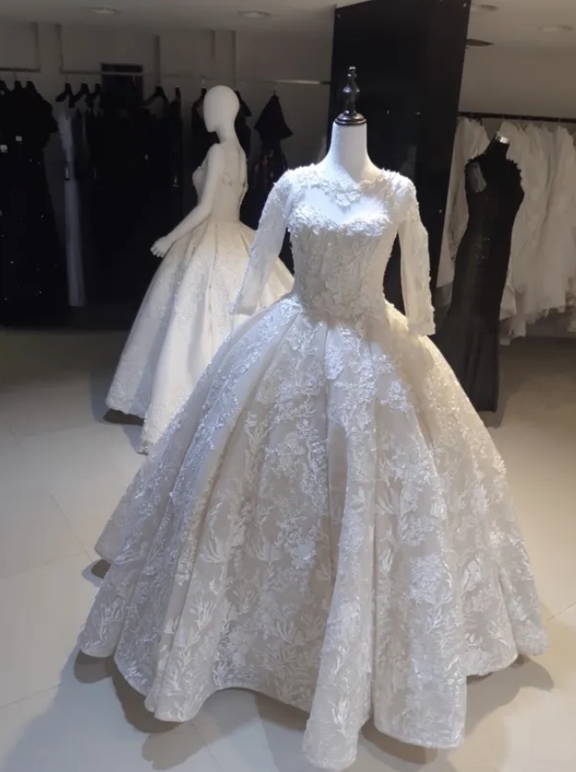 فستان زفاف ملكي