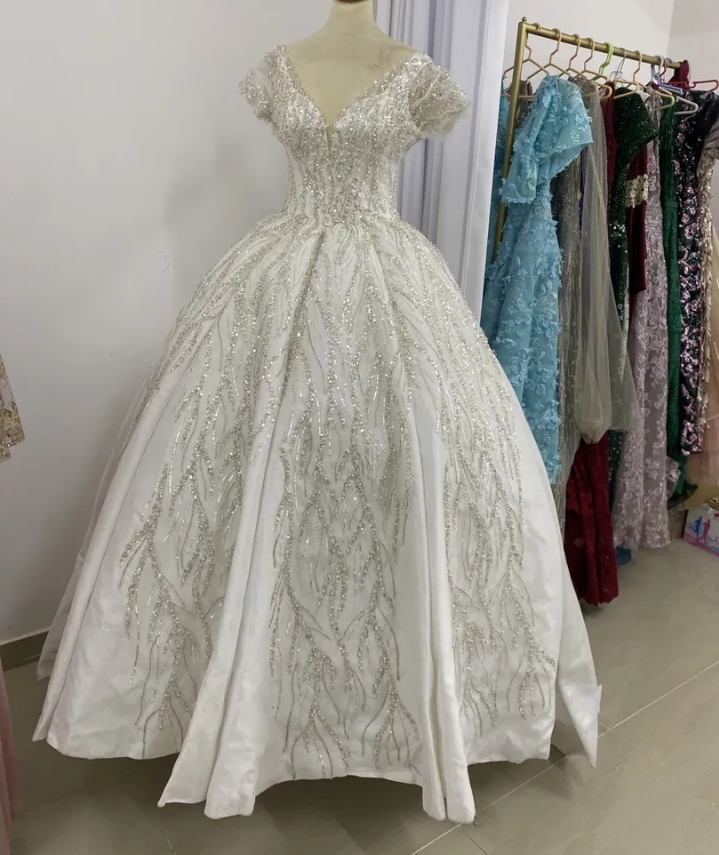فستان زفاف للبيع