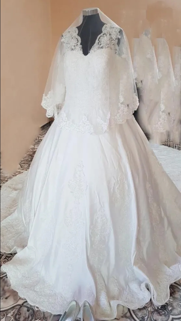 فستان للبيع