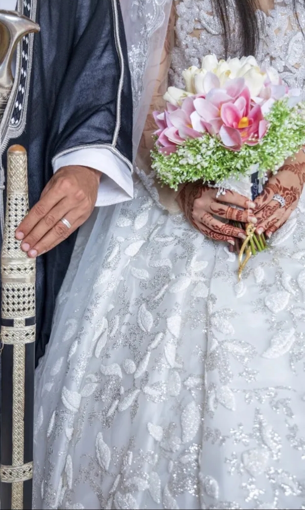 فستان زفاف للايجار أو البيع.