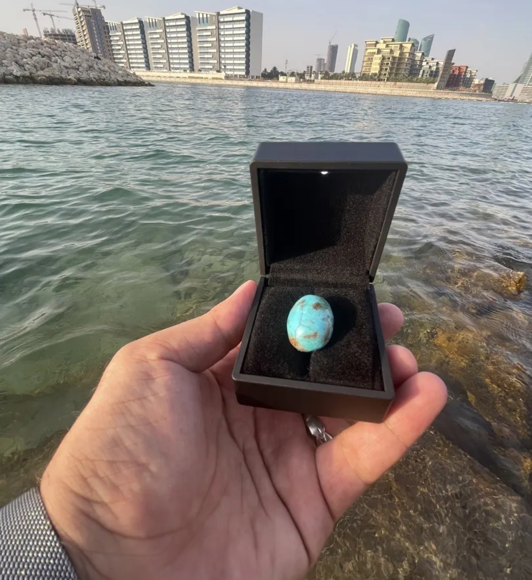 الفيروز Turquoise (التوركواز) حجر لونه