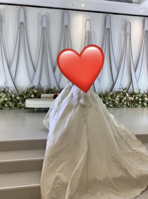 فستان عرس ابيض (للبيع)